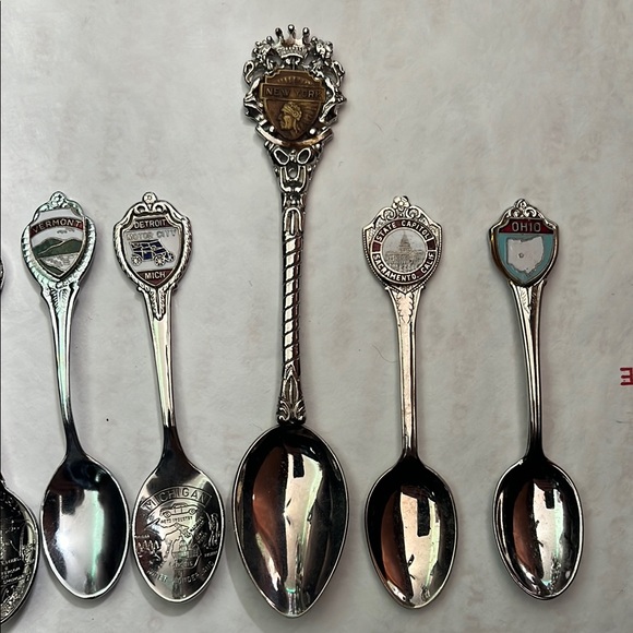 Silver vintage Collectible Souvenir Spoons Set - Picture 4 of 4